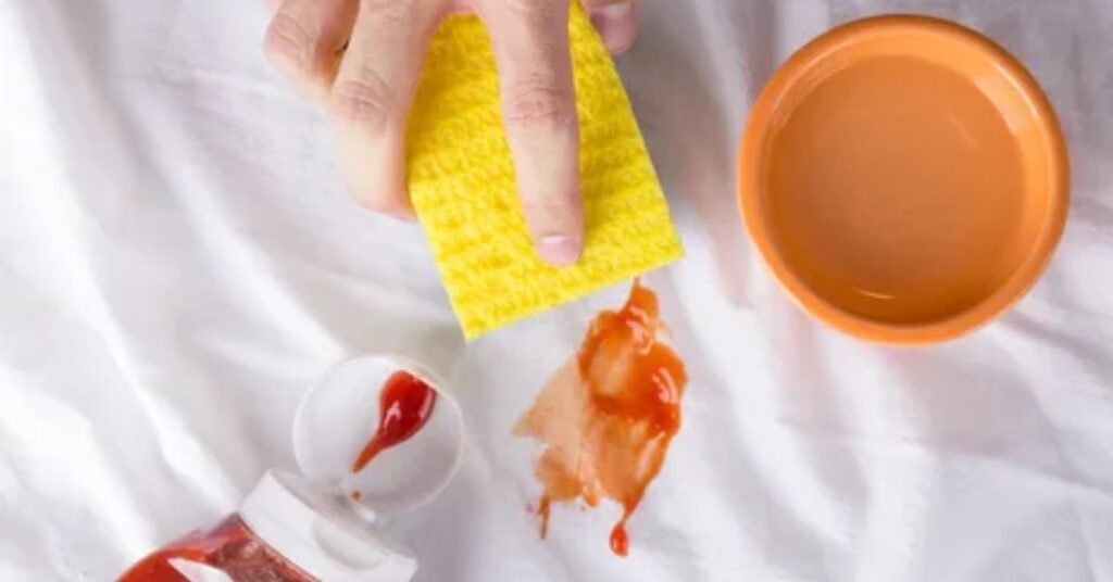 The Effectiveness of Vinegar in Removing Tomato Sauce Stains